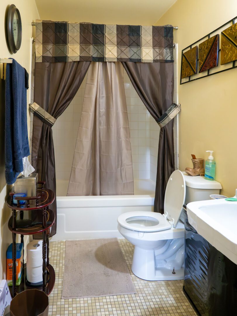 Ralph Clayton Homes- Bathroom